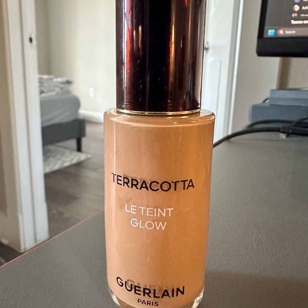 SOLD- GUERLAIN Terracotta Le Teint Glow - Warm Tan - New without a box